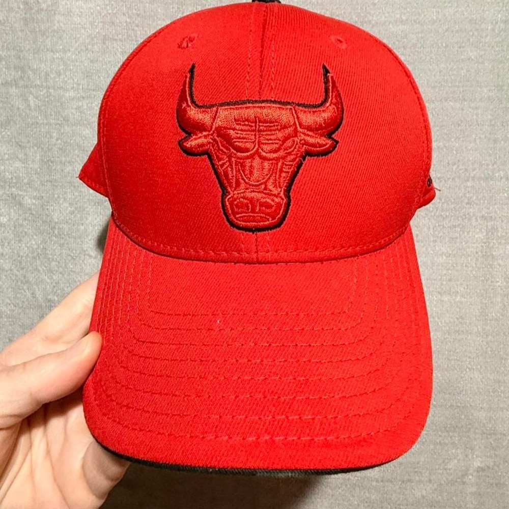Chicago Bulls Adidas L/XL Snapback NBA‎ Red and Black Hat